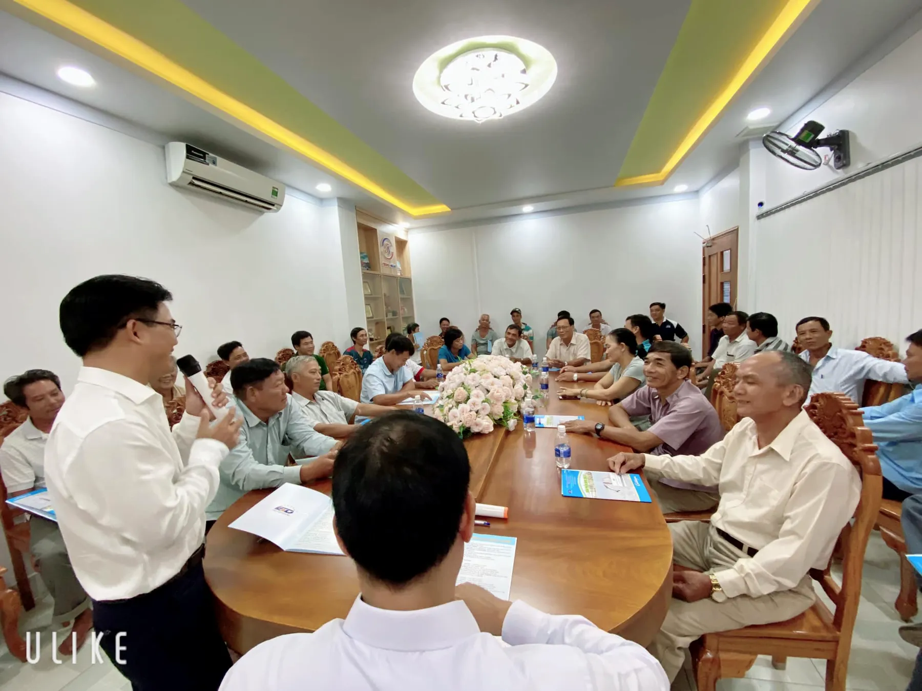 Buổi chia sẻ kỹ thuật cùng bà con nuôi tôm tại Trung Nhàn